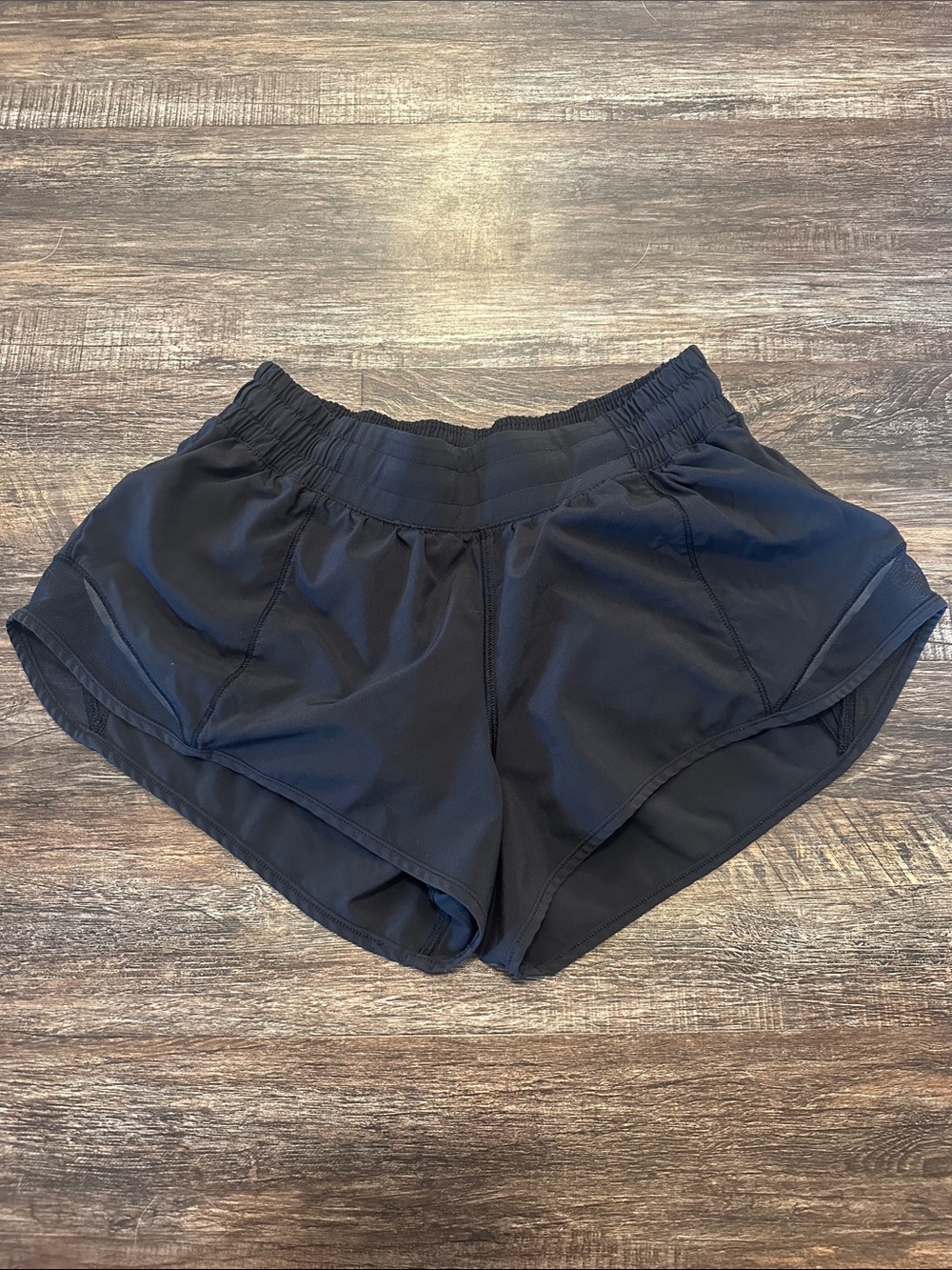 lululemon athletica hotty hot 2.5” Shorts low rise